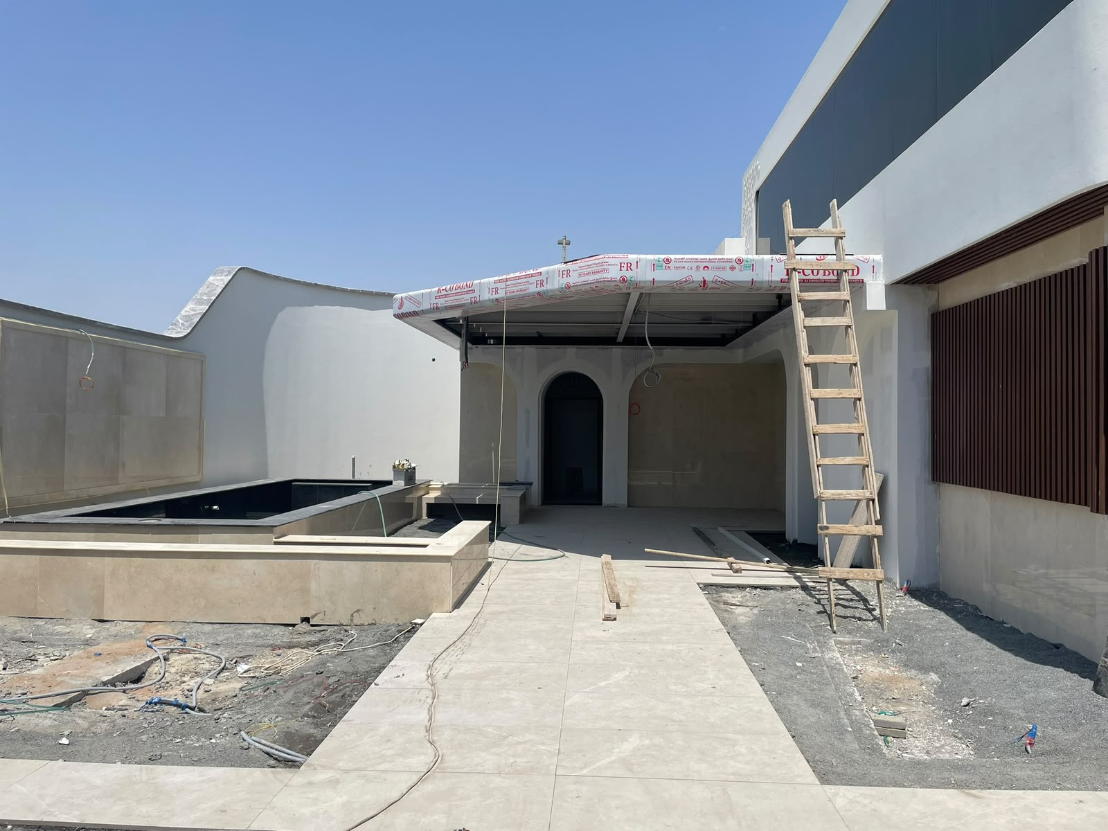 Courtyard and external works in progress / أعمال الفناء والمساحات الخارجية